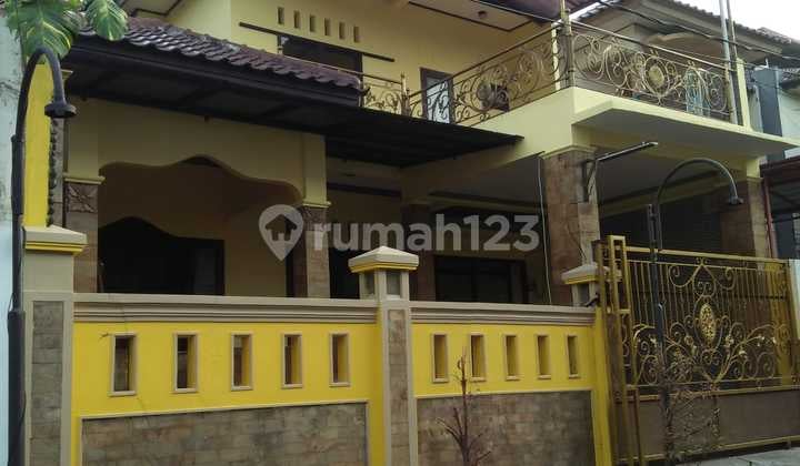 Rumah 2 Lantai Nyaman Lingkungan Asri Strategis Dekat Tol Di Taman Laguna Cibubur