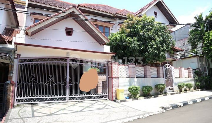 Luxury House in Pesona Khayangan Depok Estate Flood-Free