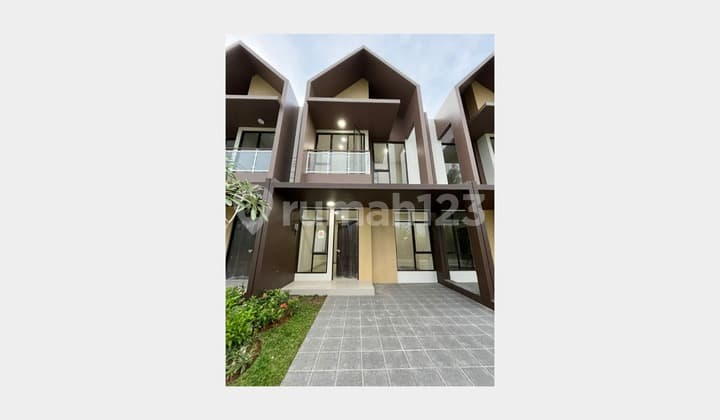 Cheap 2-story house near toll access close to the station.