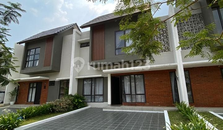 Rumah 2 Lantai Besar Di Pinggir Jln Raya Sudah Include Furnish