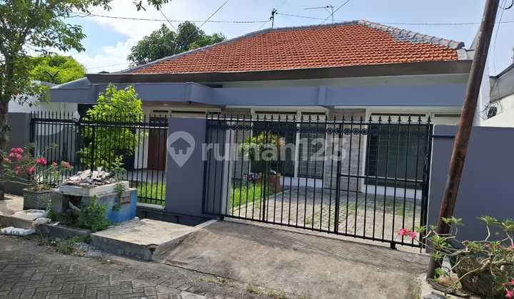 Spacious and Wide House for Rent in Manyar Kartika