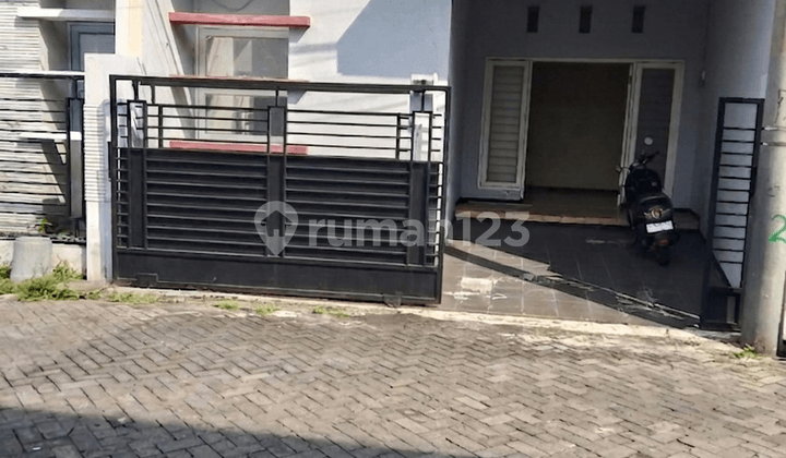 For Rent: Minimalist House in Ploso Timur