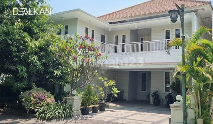 Dijual Rumah Klampis, Mewah Hidden Gem (Semi Furnish)