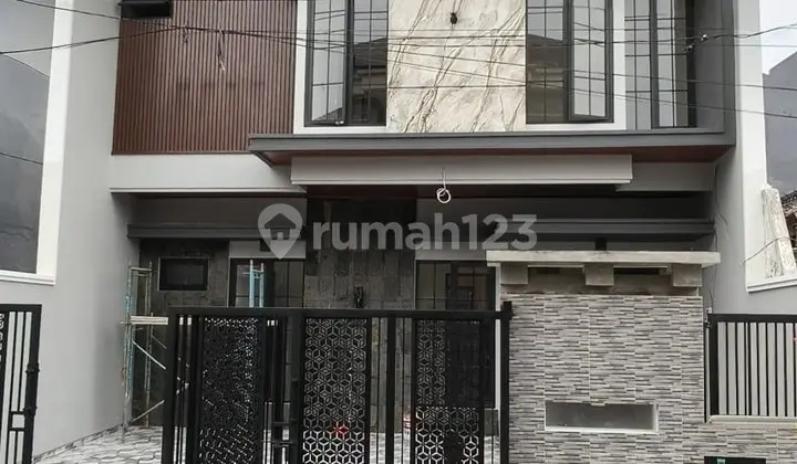 Rumah 2 Lantai Belakang Galaxy Mall 4 Kamar Tidur