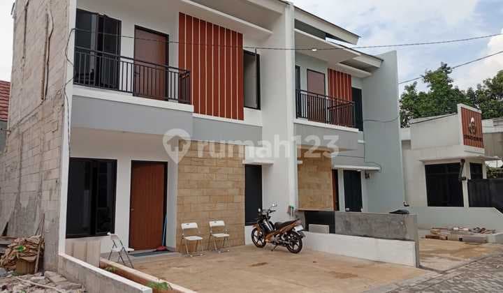 Rumah 2 Lantai Dekat Lrt