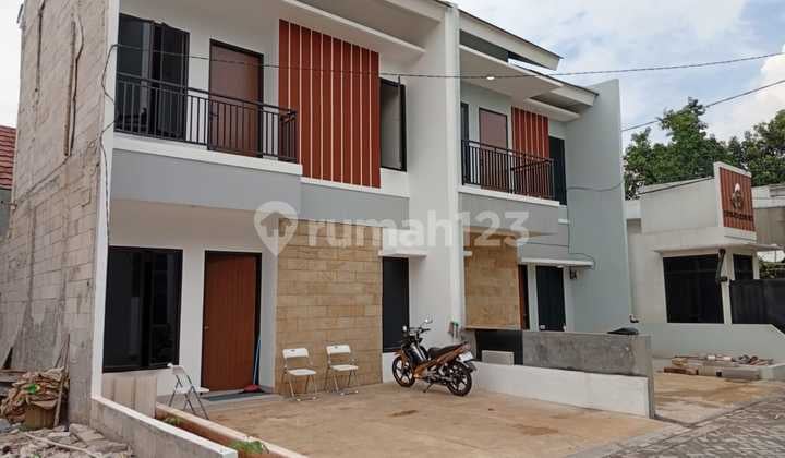 Rumah 2 Lantai Dekat Lrt