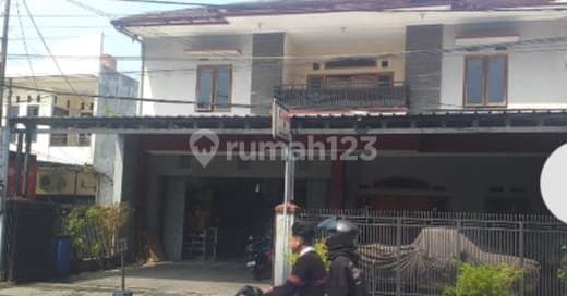 Rumah Hoki Tengah Kota Deket ke Alun Alun di Regol