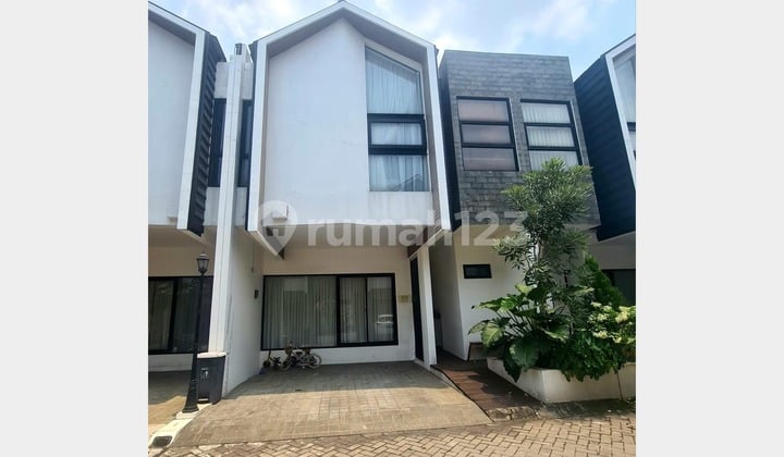 Rumah 2 Lantai Split Level Design di Kawasan Serua BSD, Tangsel