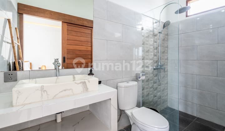 Villa Cantik 2 Lantai Di Jalan Raya Canggu