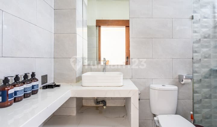 Villa Cantik 2 Lantai Di Jalan Raya Canggu