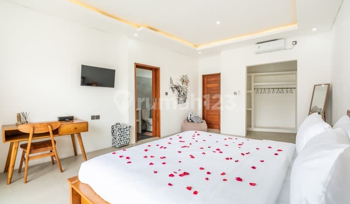 Villa Cantik 2 Lantai Di Jalan Raya Canggu