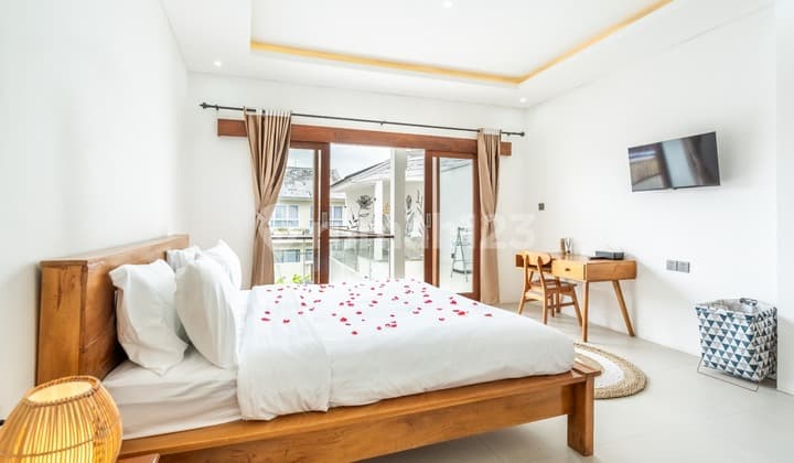 Villa Cantik 2 Lantai Di Jalan Raya Canggu