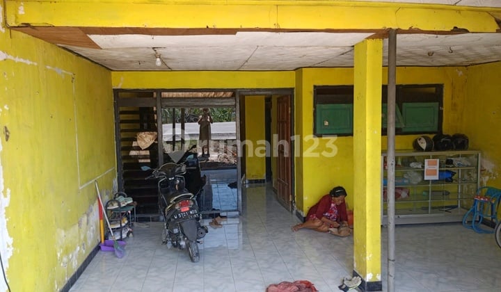 Depan Jalan Raya Porong