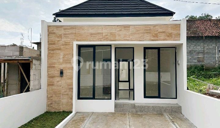 Rumah Teduh Gebug Bergaya Modern Minimalis