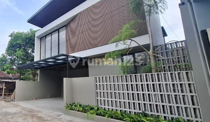 Rumah Eksklusif Siap Huni + Rooftop dan Mini Pool di Sleman