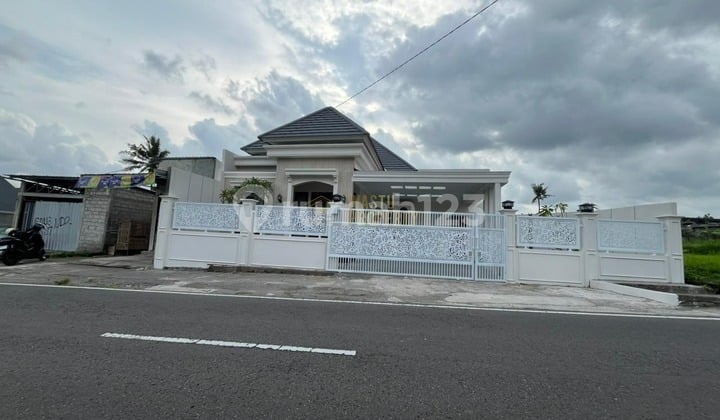 Classic Villa Design with Spacious Land in Besi Jangkang