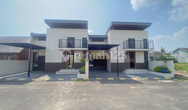 DIJUAL RUMAH MODERN MEZZANINE DI GODEAN SLEMAN DALAM PERUMAHAN MEWAH DEKAT UNISA