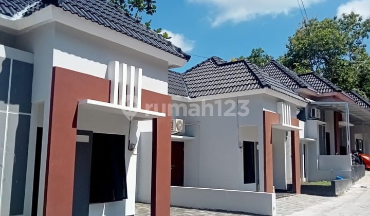 FOR SALE BEAUTIFUL HOUSE 400 MILLION READY TO OCCUPY WITH CERTIFICATE IN BANGUNJIWO BANTUL NEAR STEI HAMFARA YOGYA