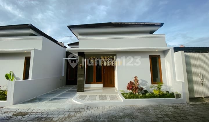 FOR SALE: MOVE-IN READY HOUSE, 900 MILLION, SPACIOUS LAND NEAR MODEL SD SLEMAN IN WEDOMARTANI NGEMPLAK, SHM