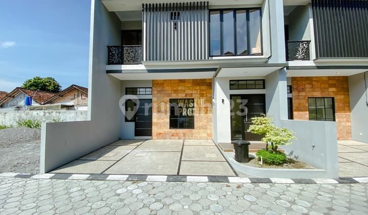 Rumah Mewah, 5 Menit ke Bandara Adisucipto