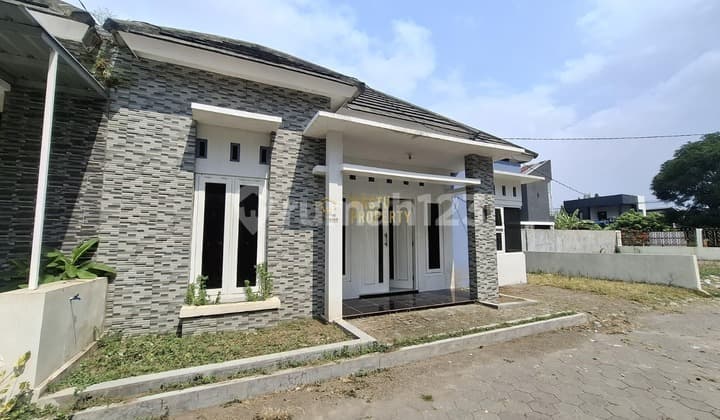 Rumah Dalam Cluster, Dekat Bandara Adi Sucipto