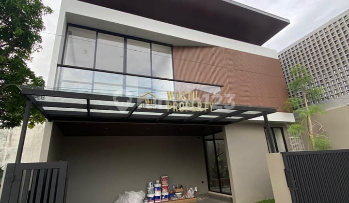 Rumah Mewah, 2 Lantai, Full Furnished + Private Pool, 5 Menit Dari Exit Tol Maguwoharjo