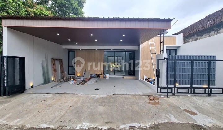 Rumah Siap Huni Carport 2 Mobil Dekat Stadion Maguwoharjo