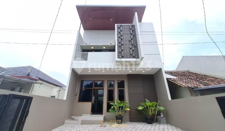 Rumah Siap Huni, 2 Lantai, Dekat ke Kampus Ugm Jogja