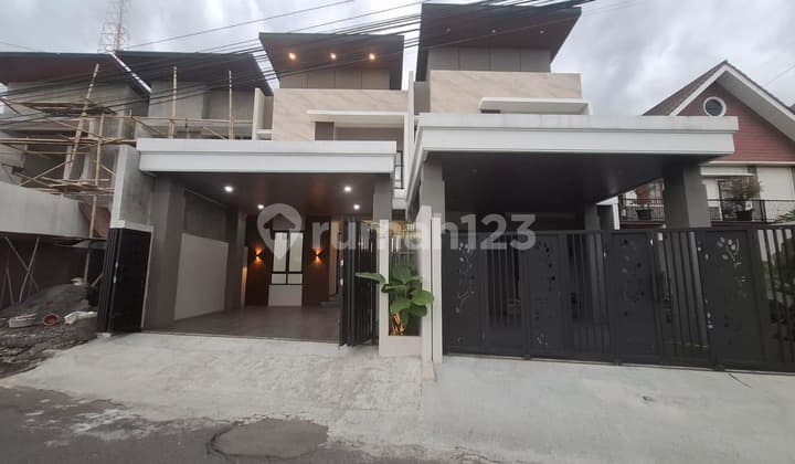 Rumah 2 Lantai Siap Huni, Dekat Kampus Uii