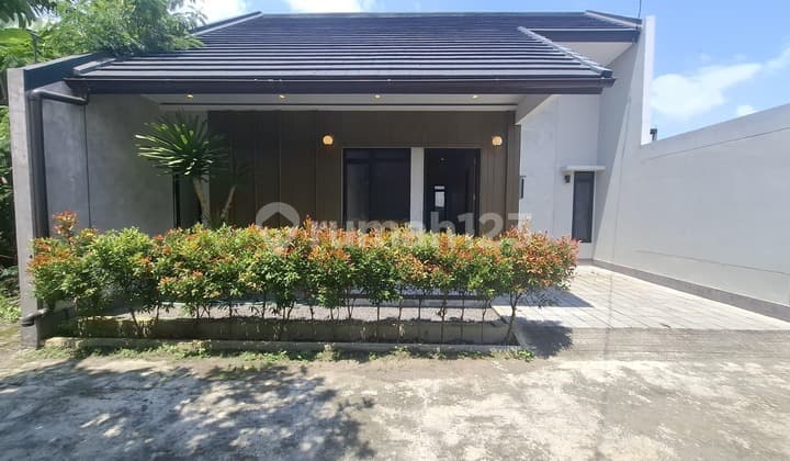 New House Ready to Live In, Large Land, Affordable in Kalasan