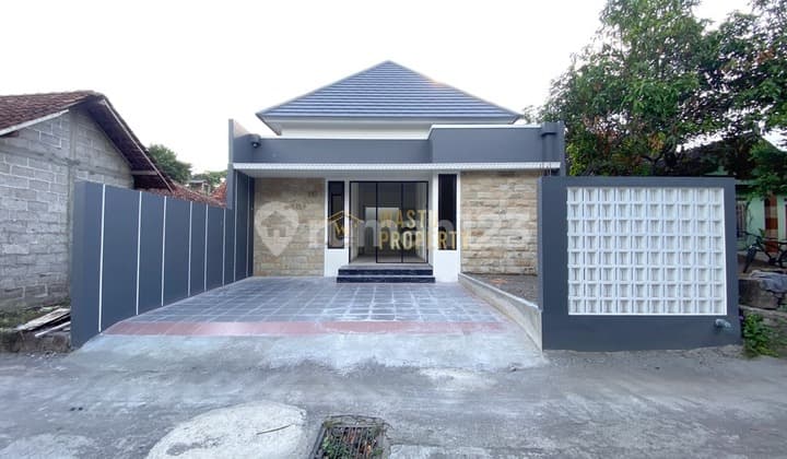 RUMAH MODERN TERBARU SIAP HUNI DI WIDODOMARTANI