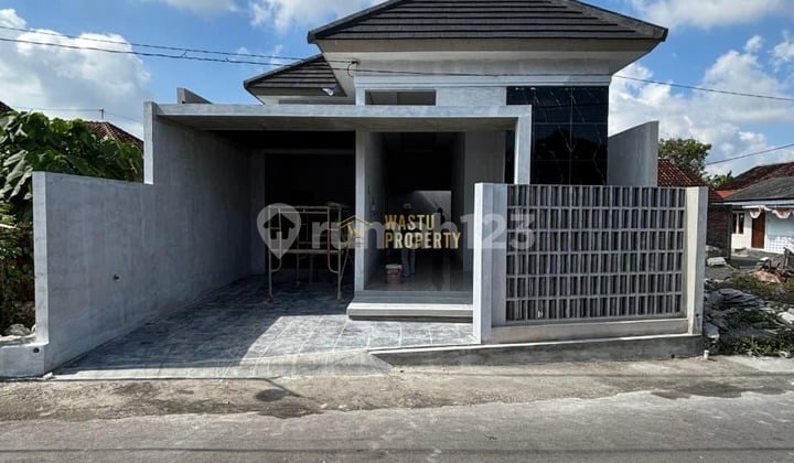 Rumah Desain Limasan Modern Dekat Exit Tol Purwomartani