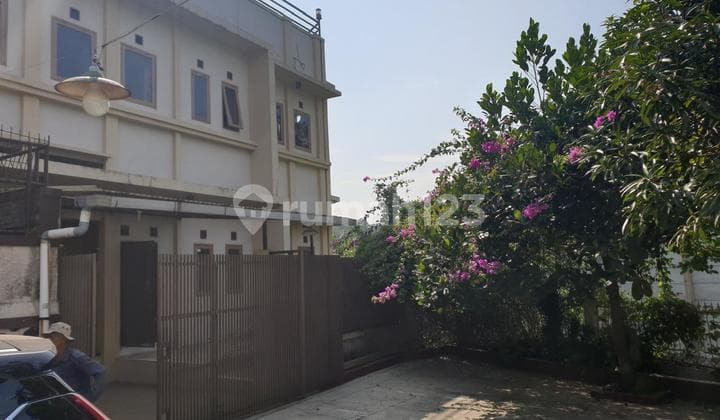 Dijual Rumah Besar 3Lantai di Permata Cimahi