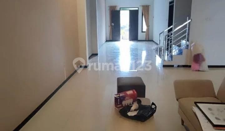 Dijual Rumah di Taman Mekar Utama di Jalan Utama