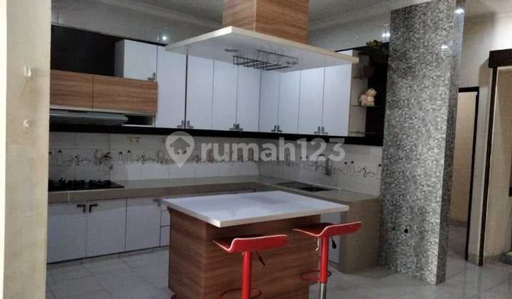 Rumah 2 Lantai di Aralia Fullfurnish 5Kamar Tidur Harapan Indah Bekasi