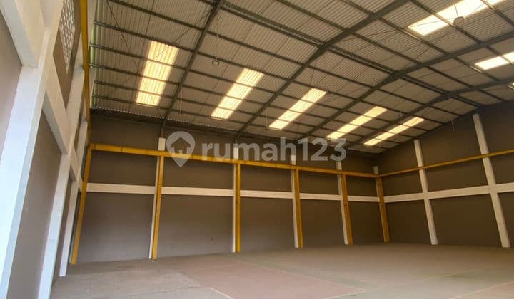 For Sale: Ready-to-Use Warehouse at Inspeksi Kalimalang, Near Grandwisata Intersection, Towards East Toll Road.