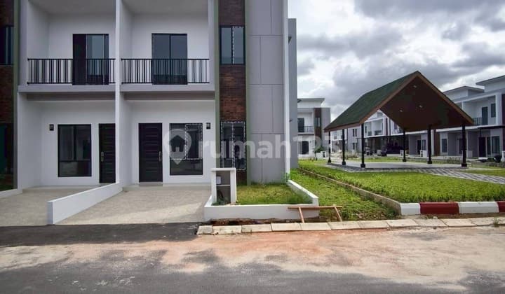 Grand Mansion Hook Samping Taman Fasum Hadap Utara