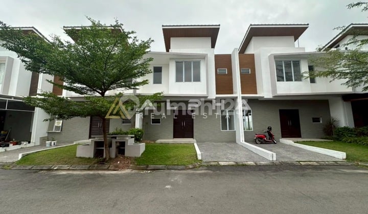 2-Story House with Swimming Pool at the Back