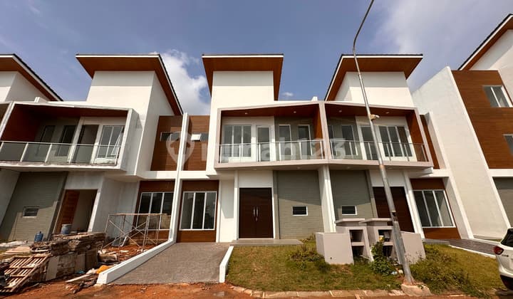 White Sand Near School, Market, McDonald's, TOP100 Supermarket