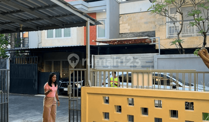 Rumah, 2 Lantai Akses Jalan 2 Mobil di Sunset Road, Kuta, Bali