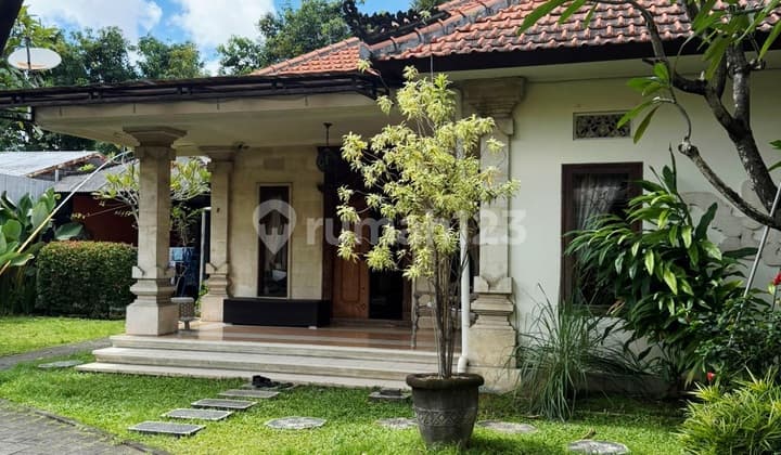 Wide Yard House, West Gatsu Pondok Indah