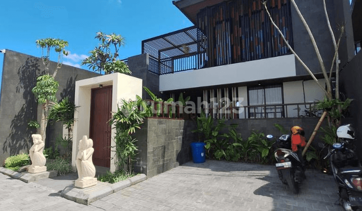 Villa Tropis Modern di Berawa Canggu Badung