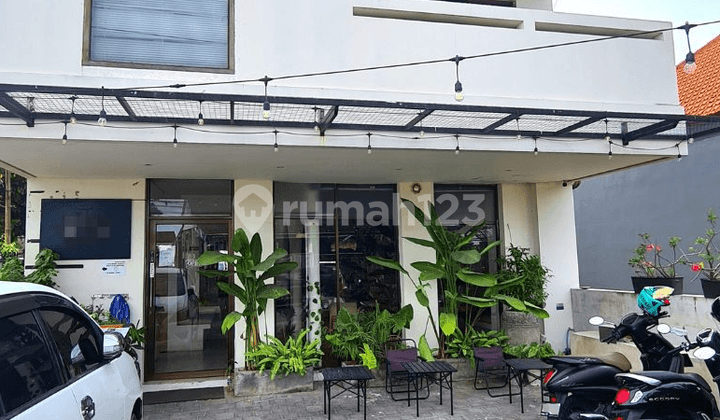 Disewakan Bisnis Cafe Fully Oprational di Kerobokan Badung