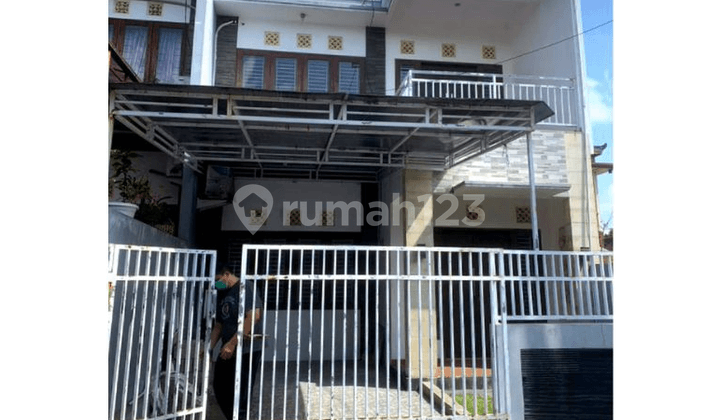 Rumah Praktis 2 Lantai di Swamandala Padangsambian Kaja Denpasar, Bali