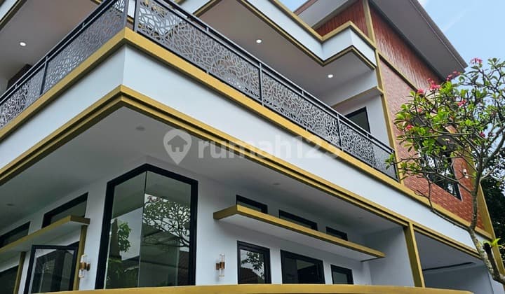 Rumah Mewah Modern Klasik Kontemporer di Kencana Loka Bsd