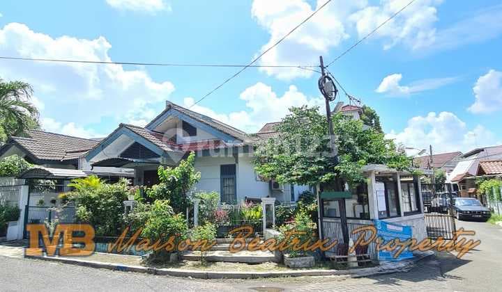 For Sale Quick and Cheap !! Corner Position House Can Be Used for Business at Griya Loka - BSD