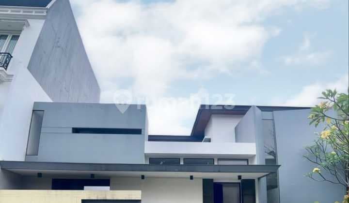 Rumah Mewah Ada Swimming Pool , Lokasi Bagus dan Sangat Strategis di Emerald Cove Gading Serpong - Tangerang