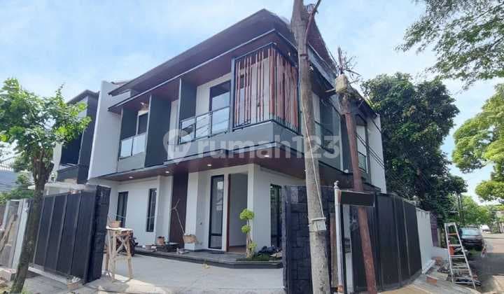 Rumah Mewah Siap Huni Posisi Hoek Lokasi Strategis di Griya Loka Bsd City