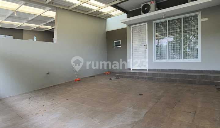 Disewakan Rumah 2Lt Siap Huni Semi Furnished Strategis Bebas Banjir