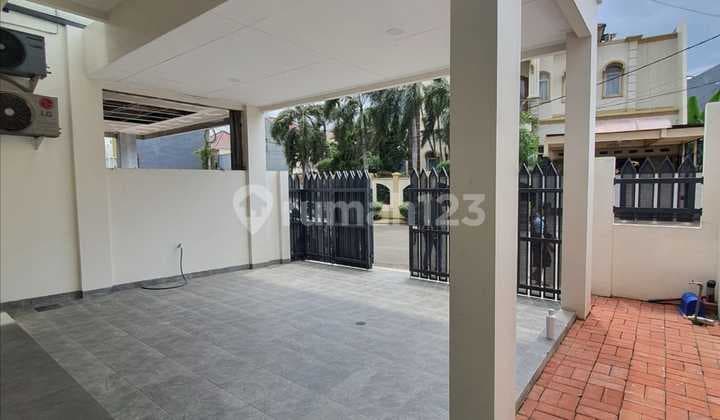 Disewakan Rumah 2Lt Siap Huni Semi Furnished Pinggir Jalan Cocok untuk Kantor/Rumah Tinggal